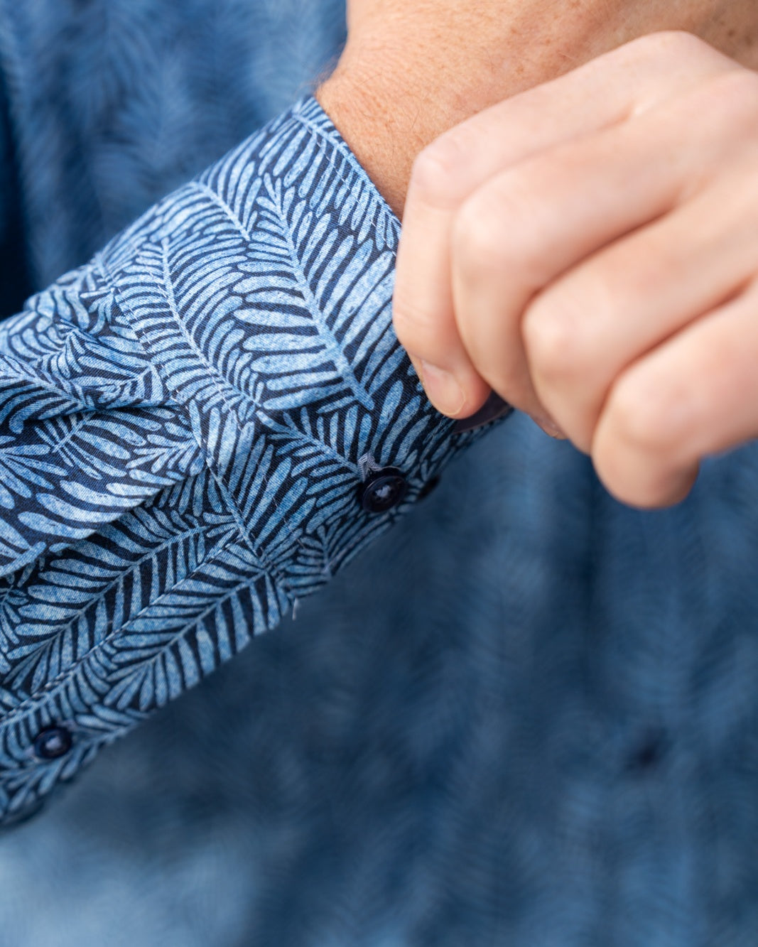 Casual shirt with graphic print in blue (Art. 2517-C)