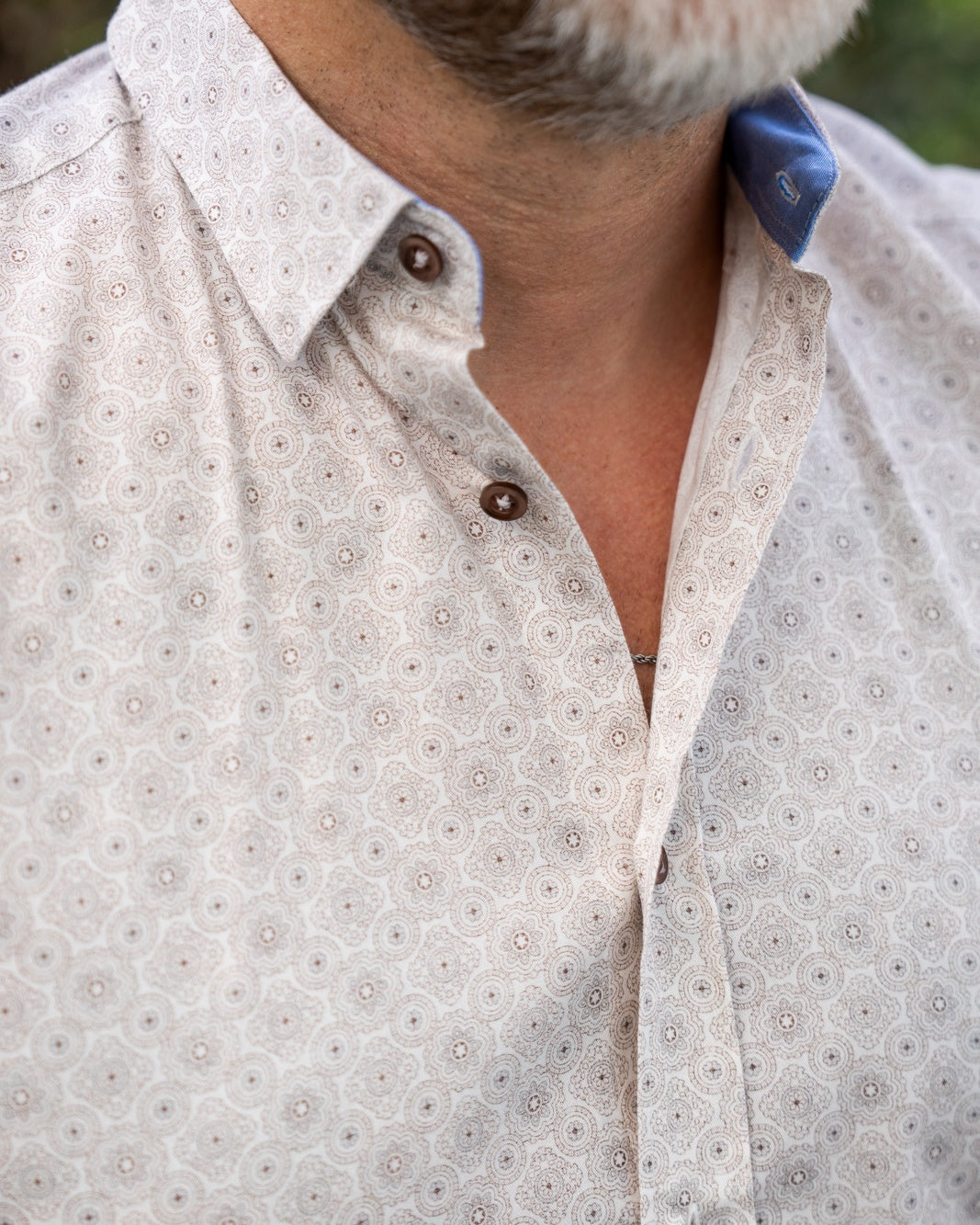 Casual shirt with graphic print in beige (Art. 2518-C)