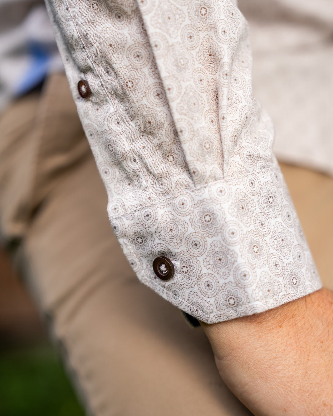 Casual shirt with graphic print in beige (Art. 2518-C)