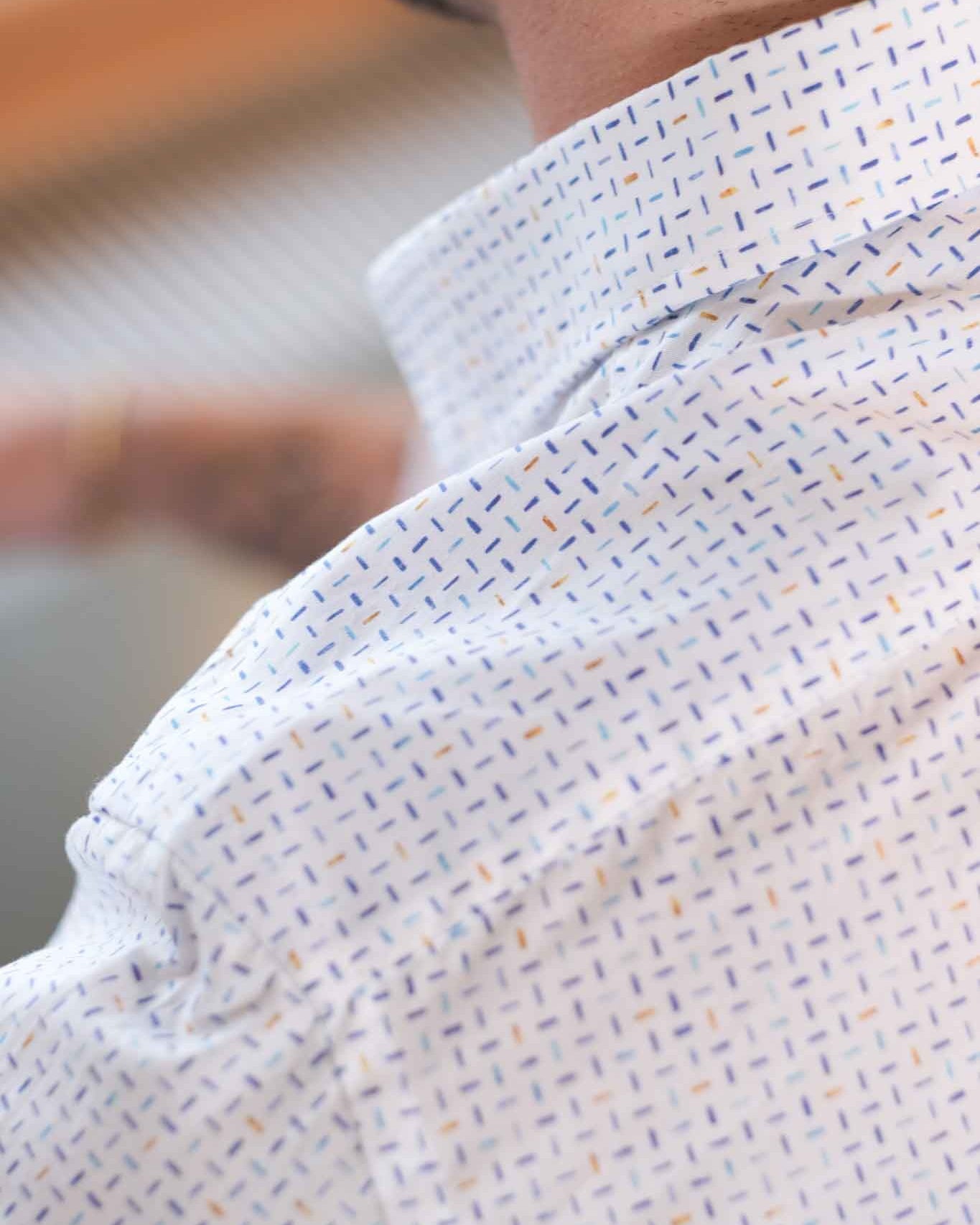 Casual shirt with graphic pattern white/colored (Art. 2236-C)