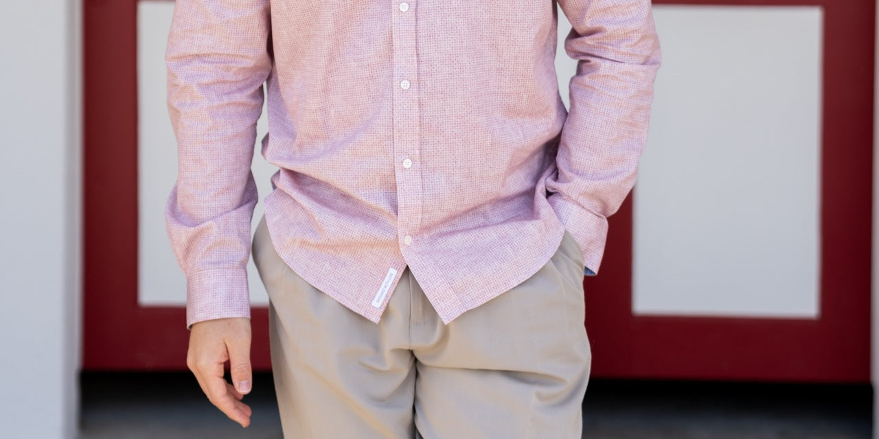 Hemd über der Hose tragen – der moderne Guide