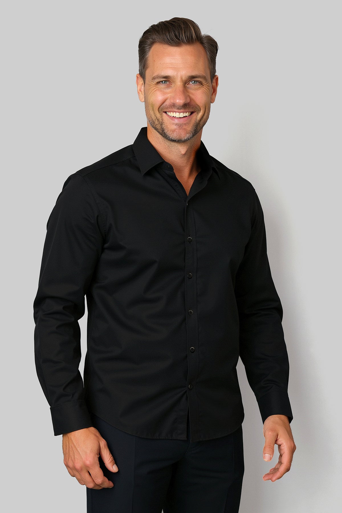 Chemise décontractée facile à repasser avec motif imprimé dans le col et les poignets en noir (art. 1014-C)