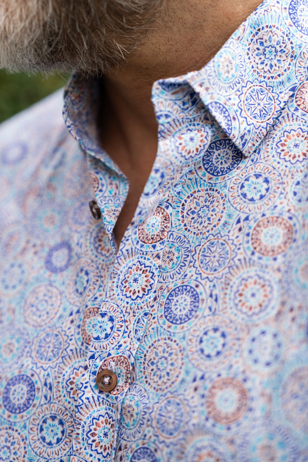 Casual shirt with colorful graphic print (Art. 2513-C)