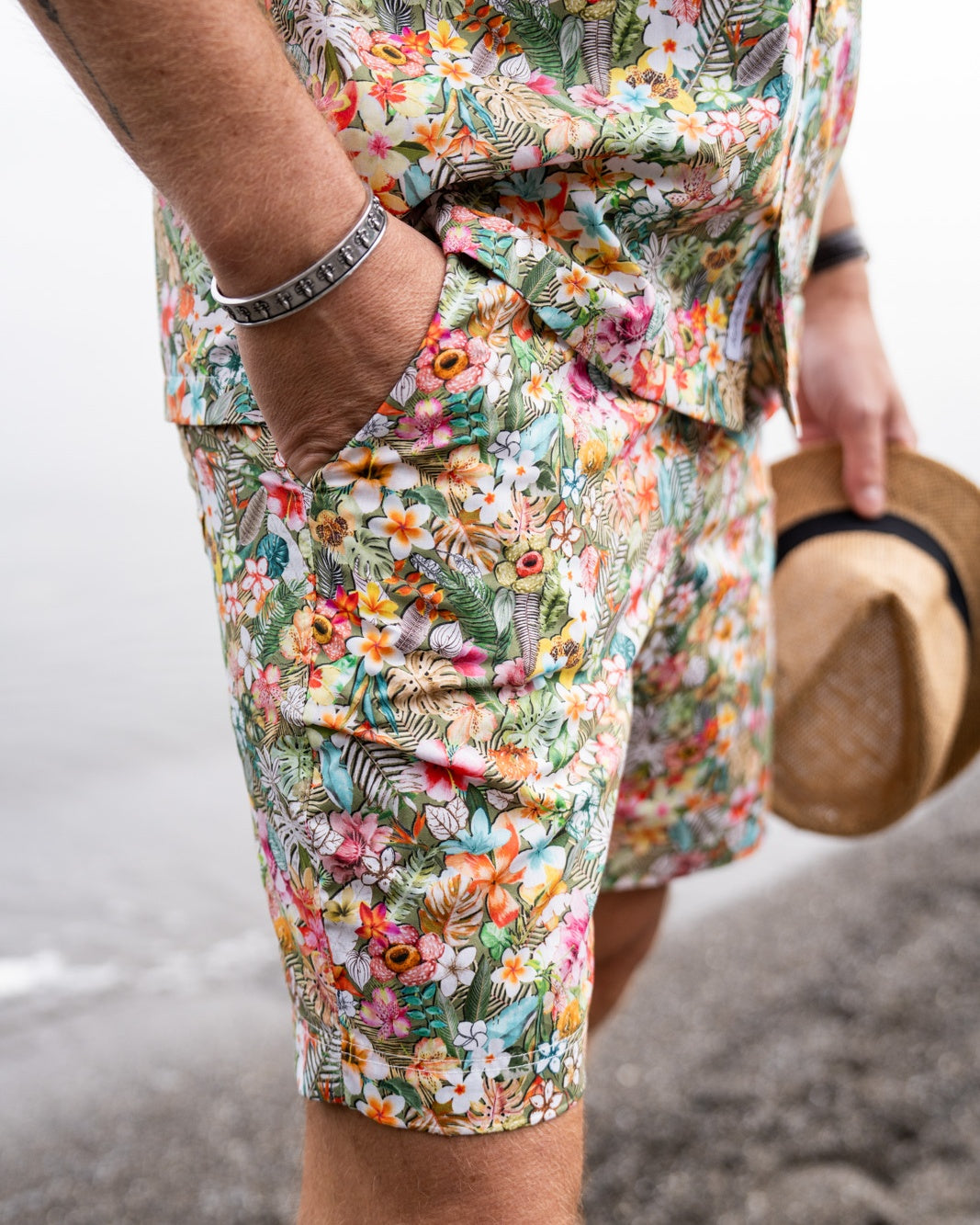 Hawaii-Shorts mit farbigem Blumenprint (Art. 2624-SH)