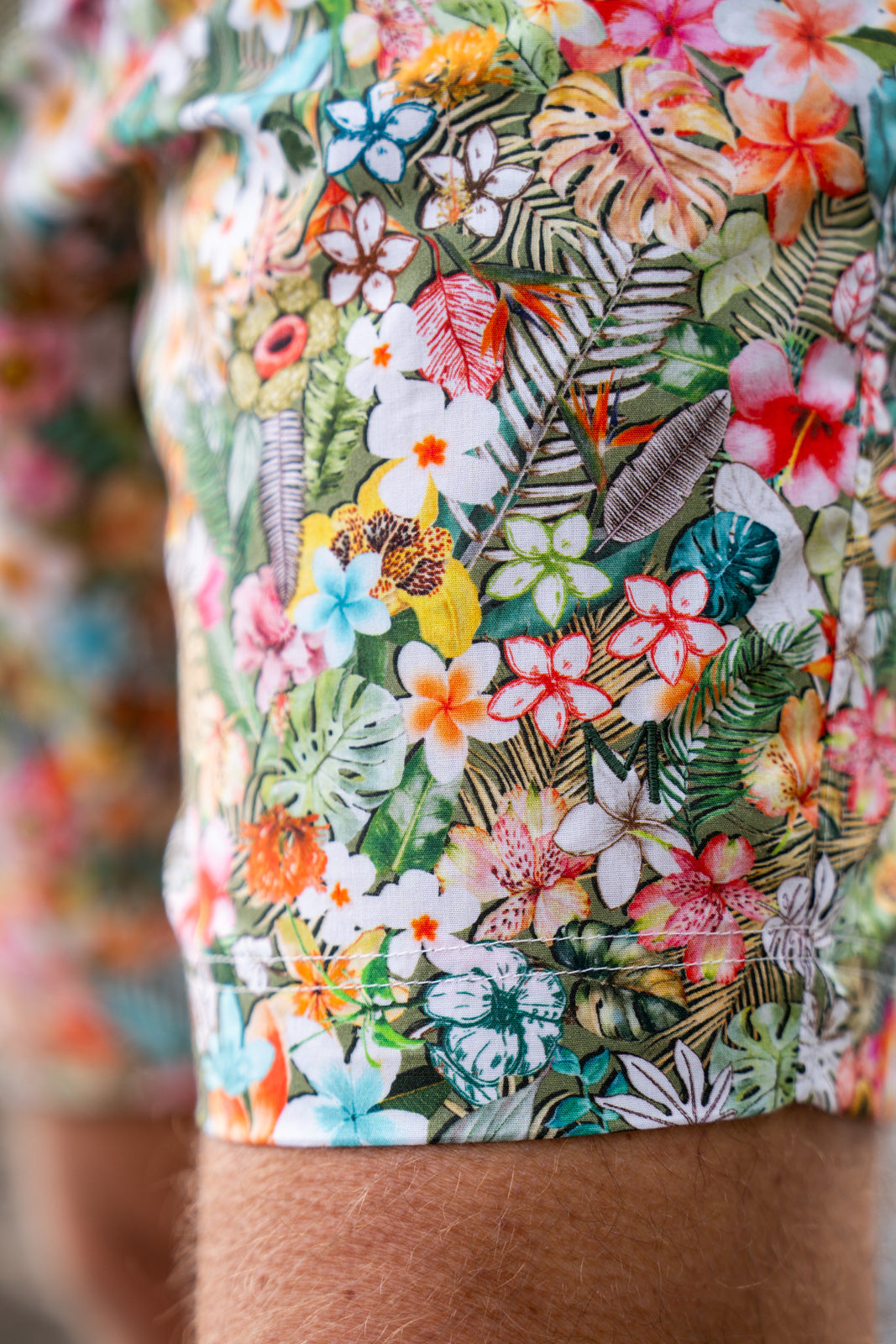 Hawaiian shorts with colorful floral print (Art. 2624-SH)