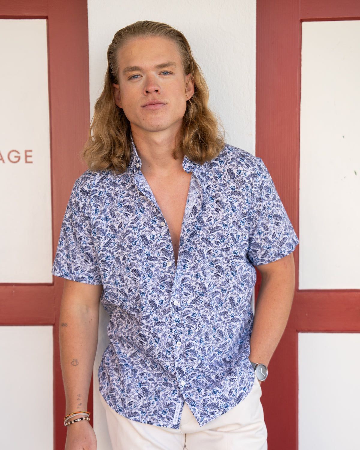 Chemise décontractée à manches courtes avec imprimé estival bleu foncé (2822-C-KA)