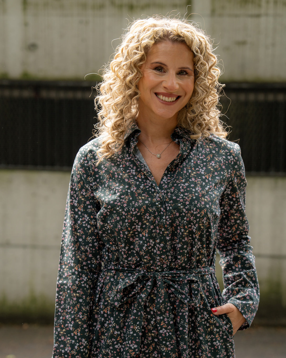 Autumn dress DÉLICIA with floral print in black (2503D-D)