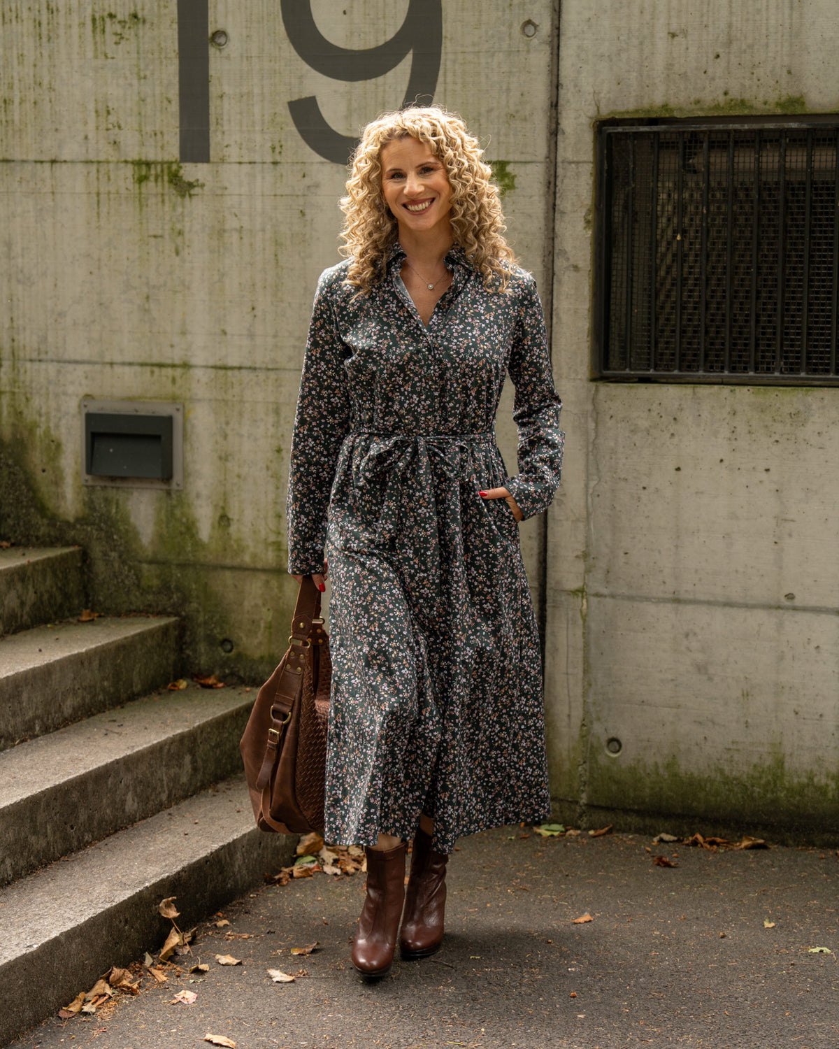 Autumn dress DÉLICIA with floral print in black (2503D-D)