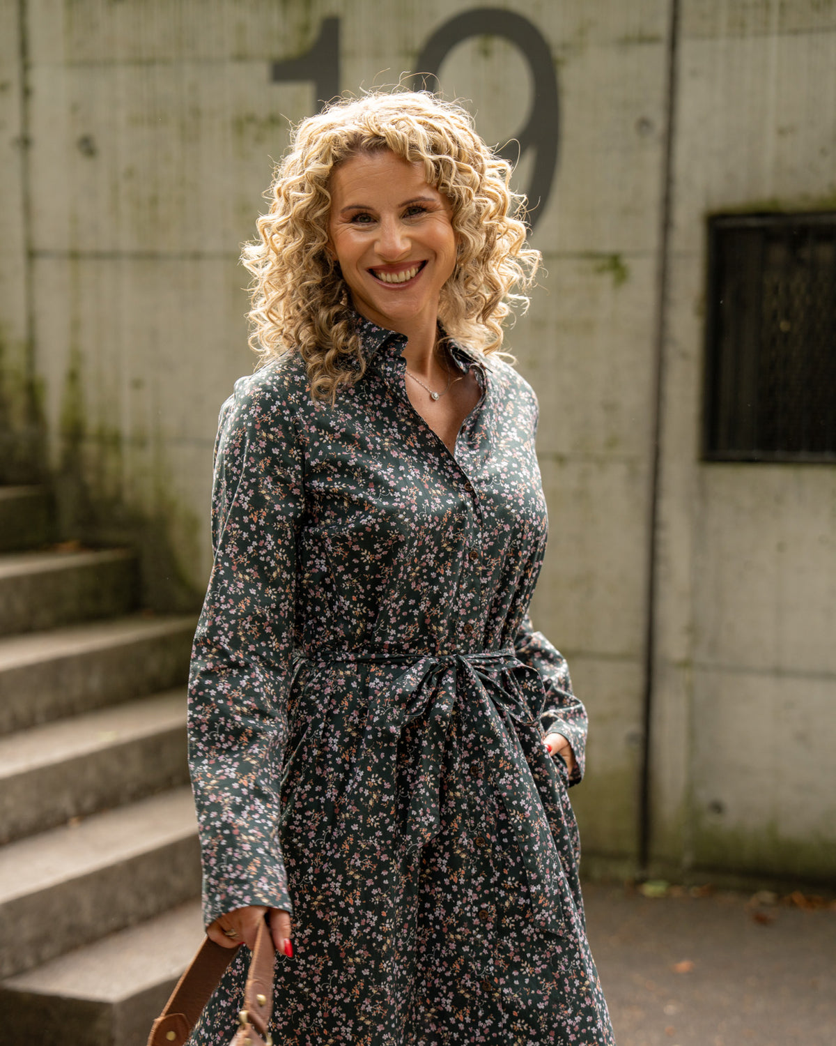 Autumn dress DÉLICIA with floral print in black (2503D-D)