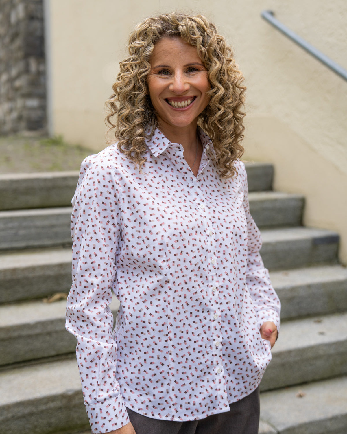 Stretch blouse SOPHIE with chocolate print (2546D-S)