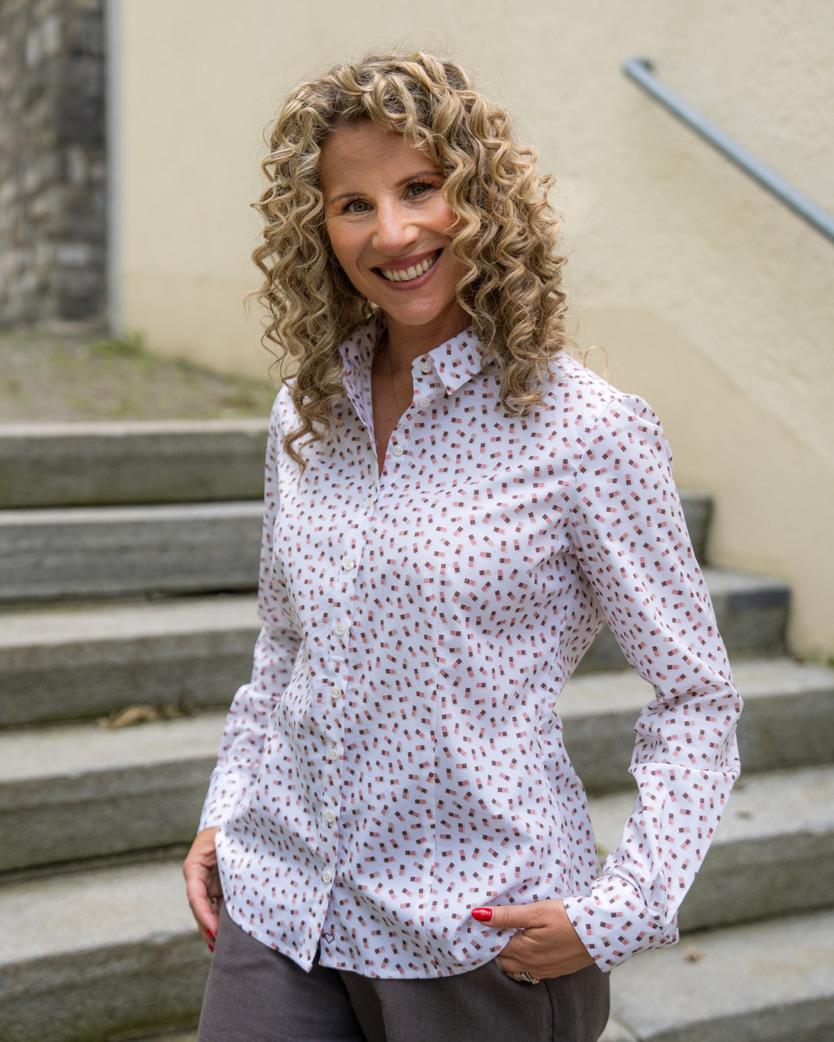 Stretch blouse SOPHIE with chocolate print (2546D-S)