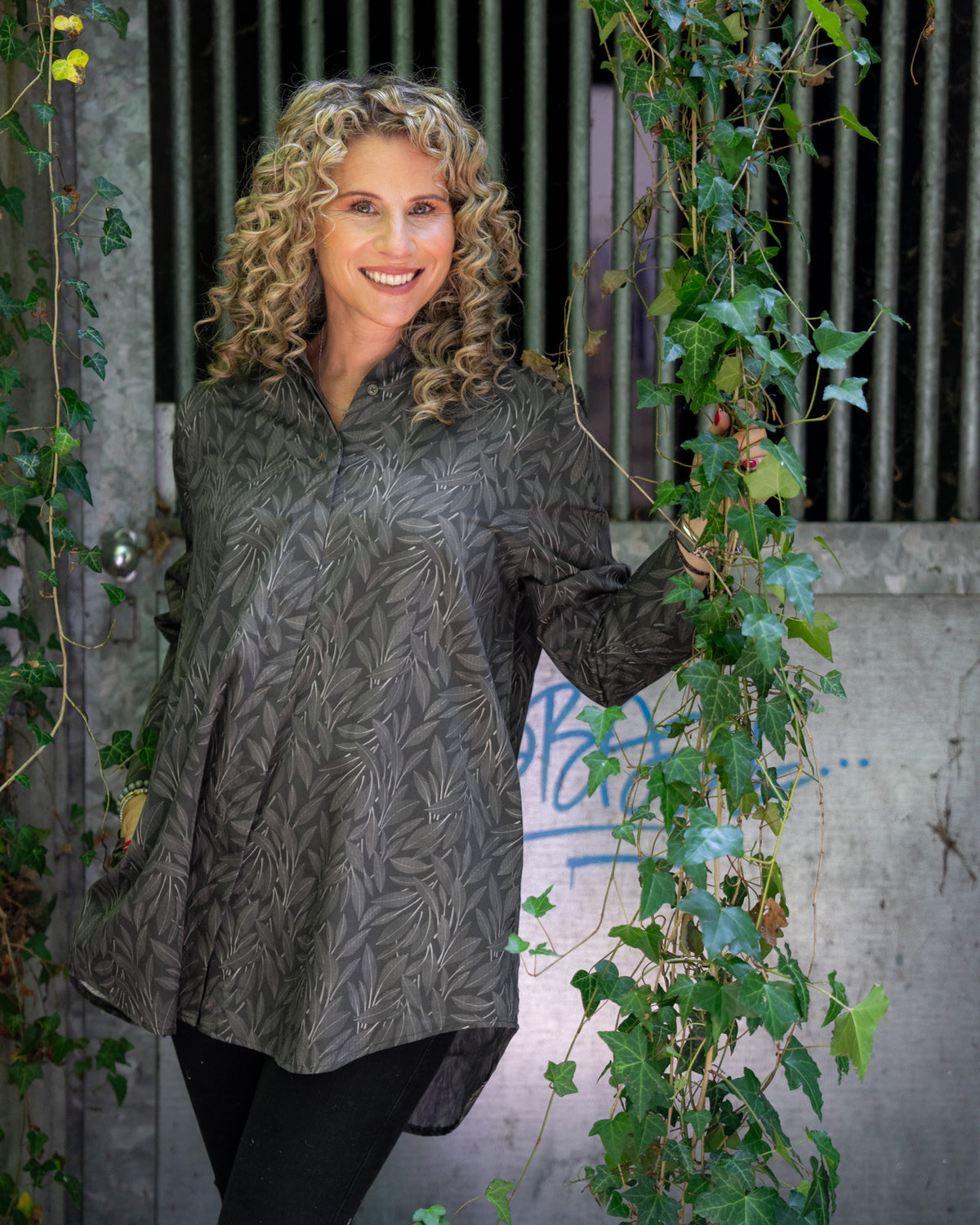 Oversize Bluse BÉRENICE mit Printmsuter in Dunkelbraun (2529D-B)