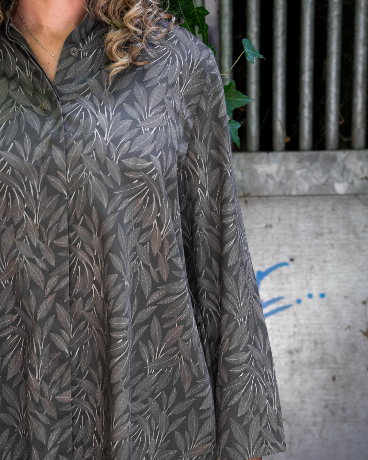 Oversize Bluse BÉRENICE mit Printmsuter in Dunkelbraun (2529D-B)