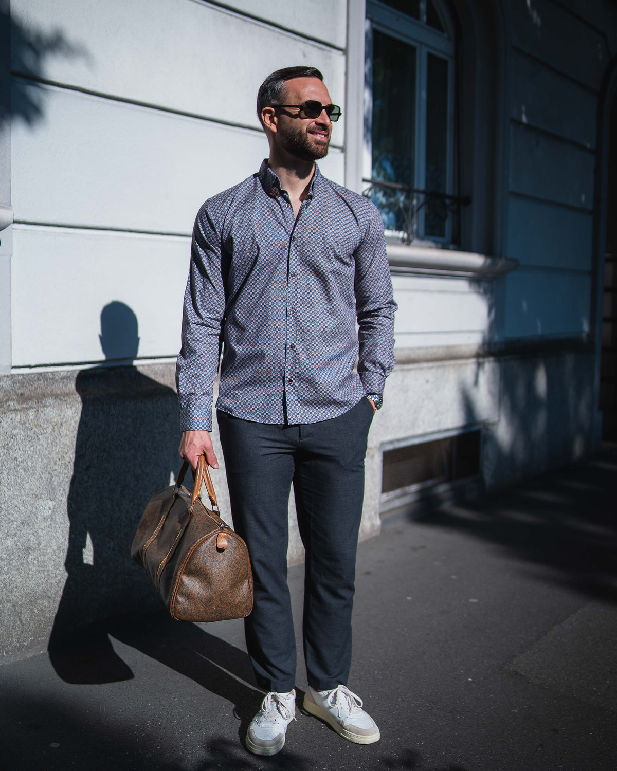 Freizeithemd mit Grafikprint in Blau/Braun (Art. 2711-C)