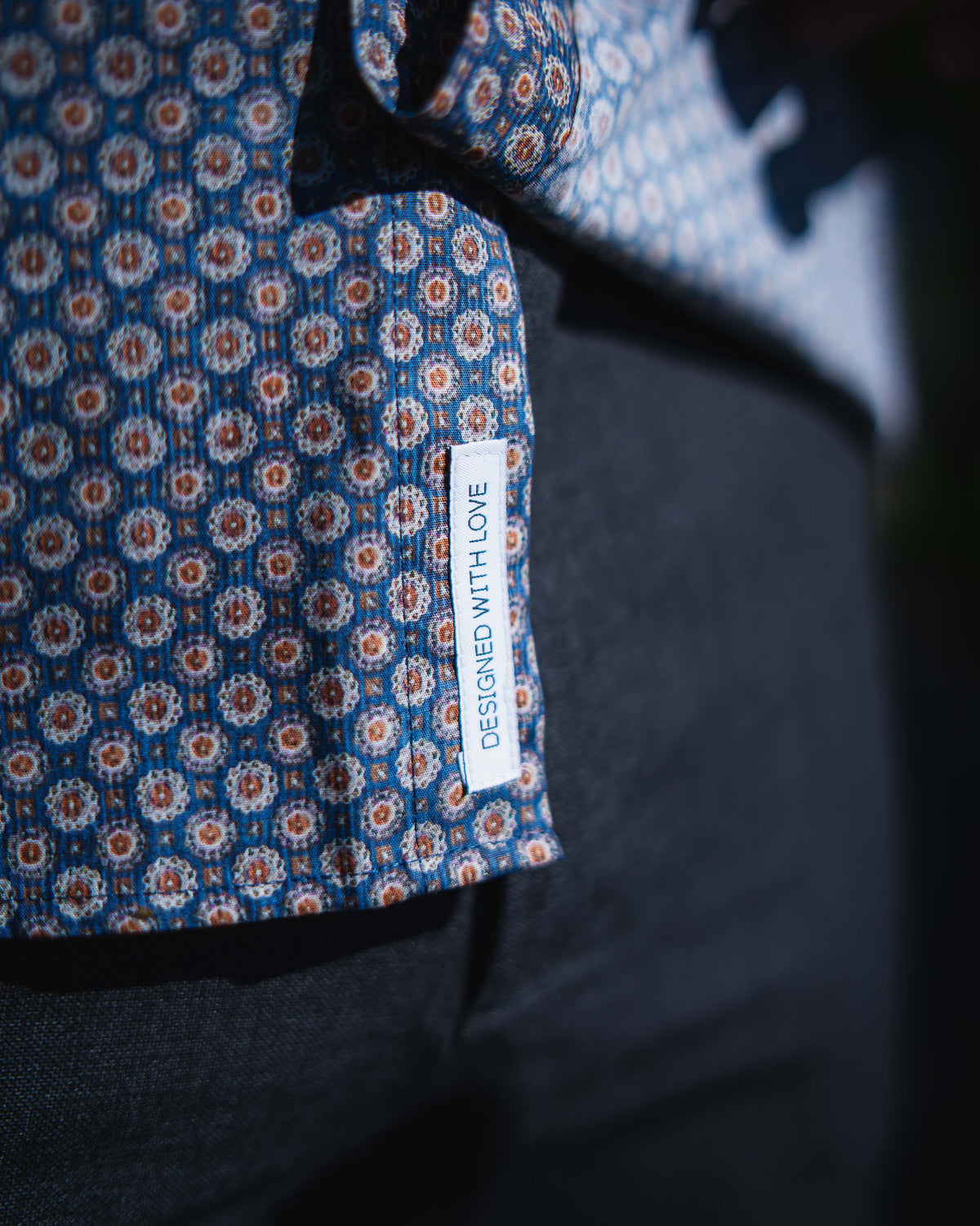 Freizeithemd mit Grafikprint in Blau/Braun (Art. 2711-C)