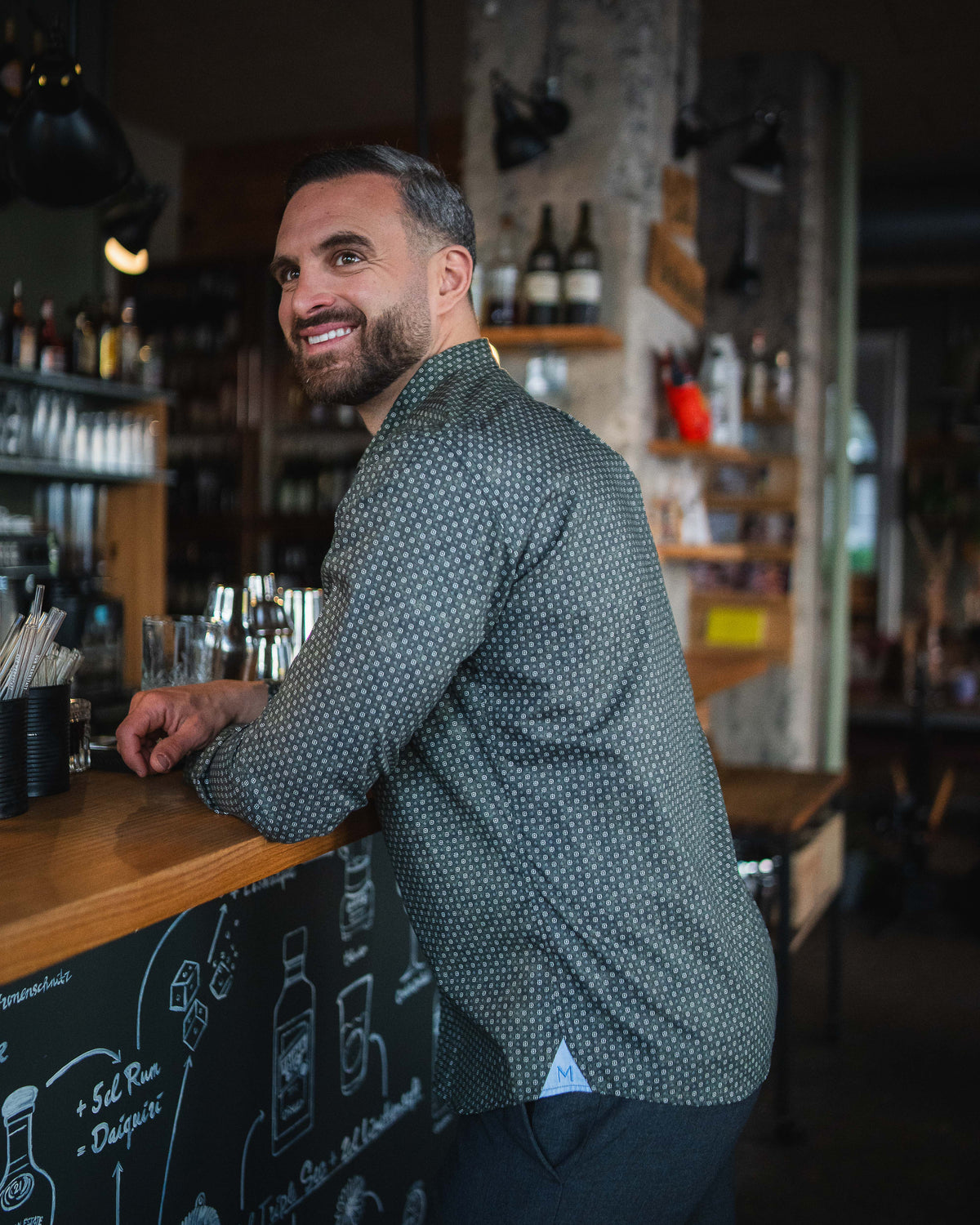 Freizeithemd mit Grafikprint in Grün (Art. 2702-C)