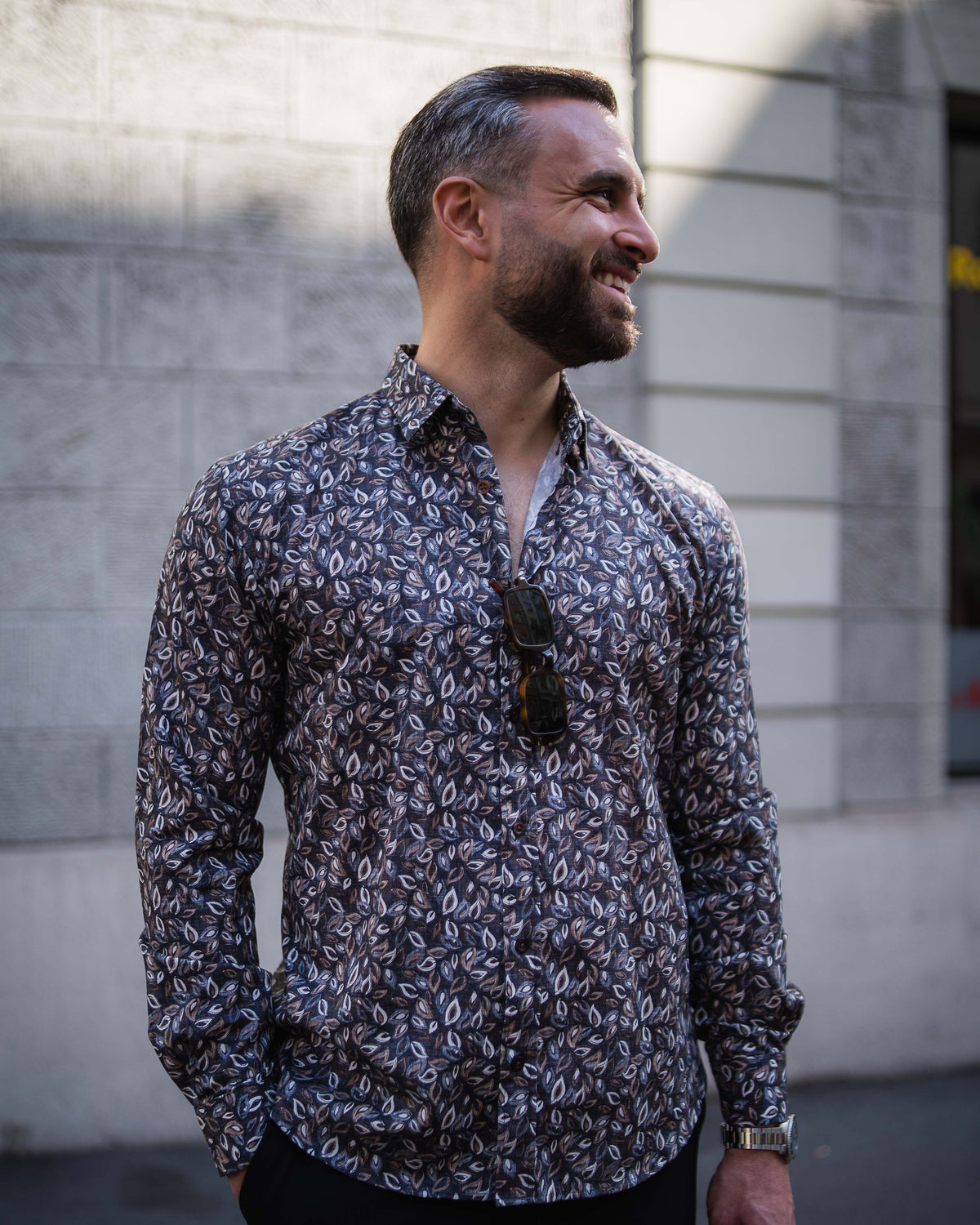 Freizeithemd mit Grafikprint in Braun (Art. 2722-C)