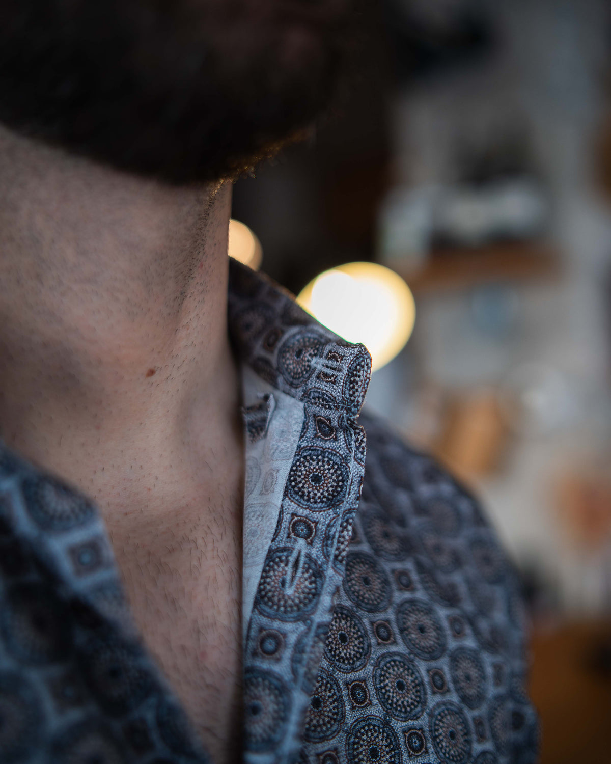 Freizeithemd mit Grafikprint in Grau (Art. 2723-C)