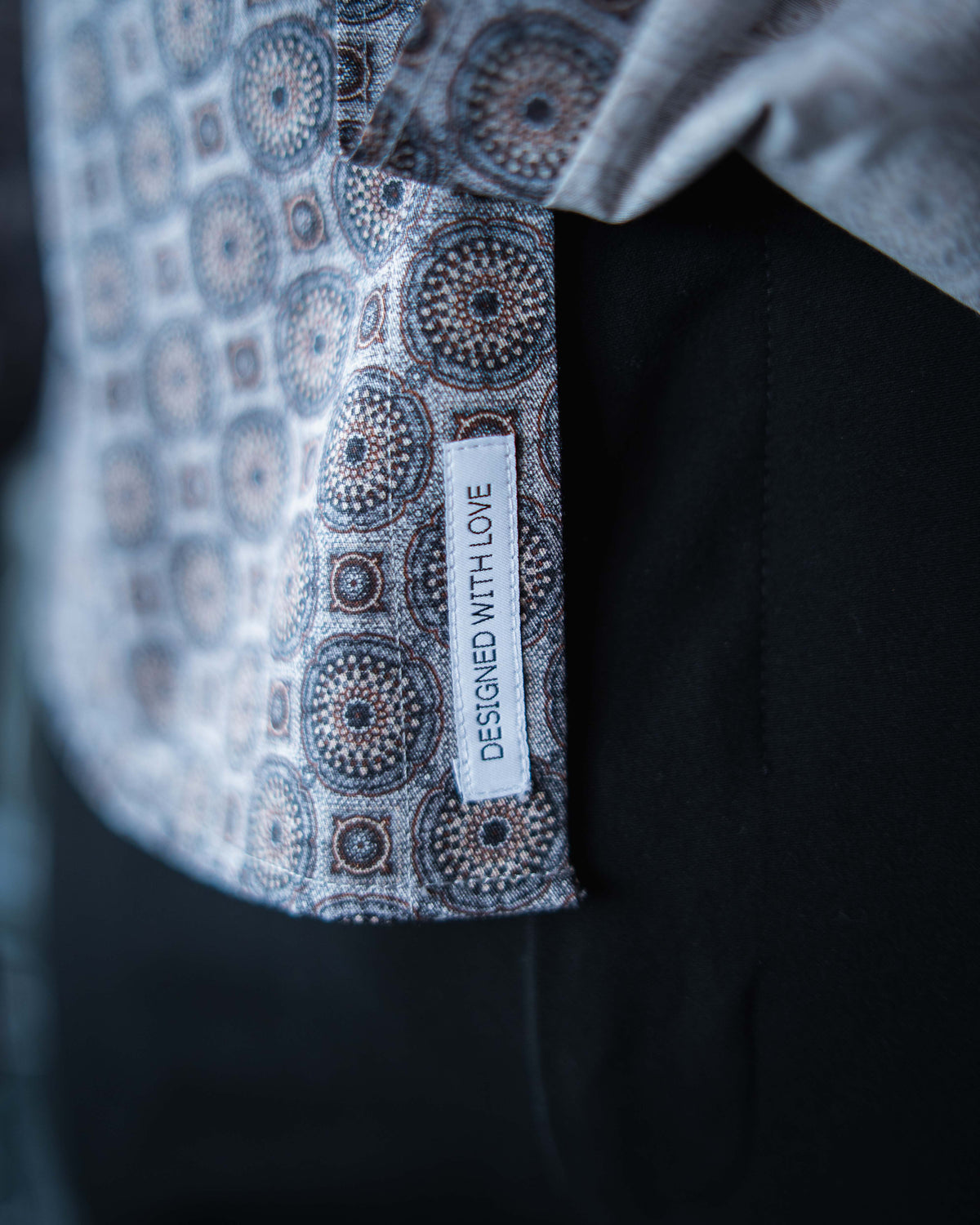 Freizeithemd mit Grafikprint in Grau (Art. 2723-C)