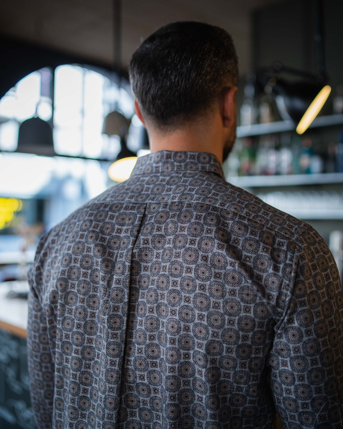 Freizeithemd mit Grafikprint in Grau (Art. 2723-C)