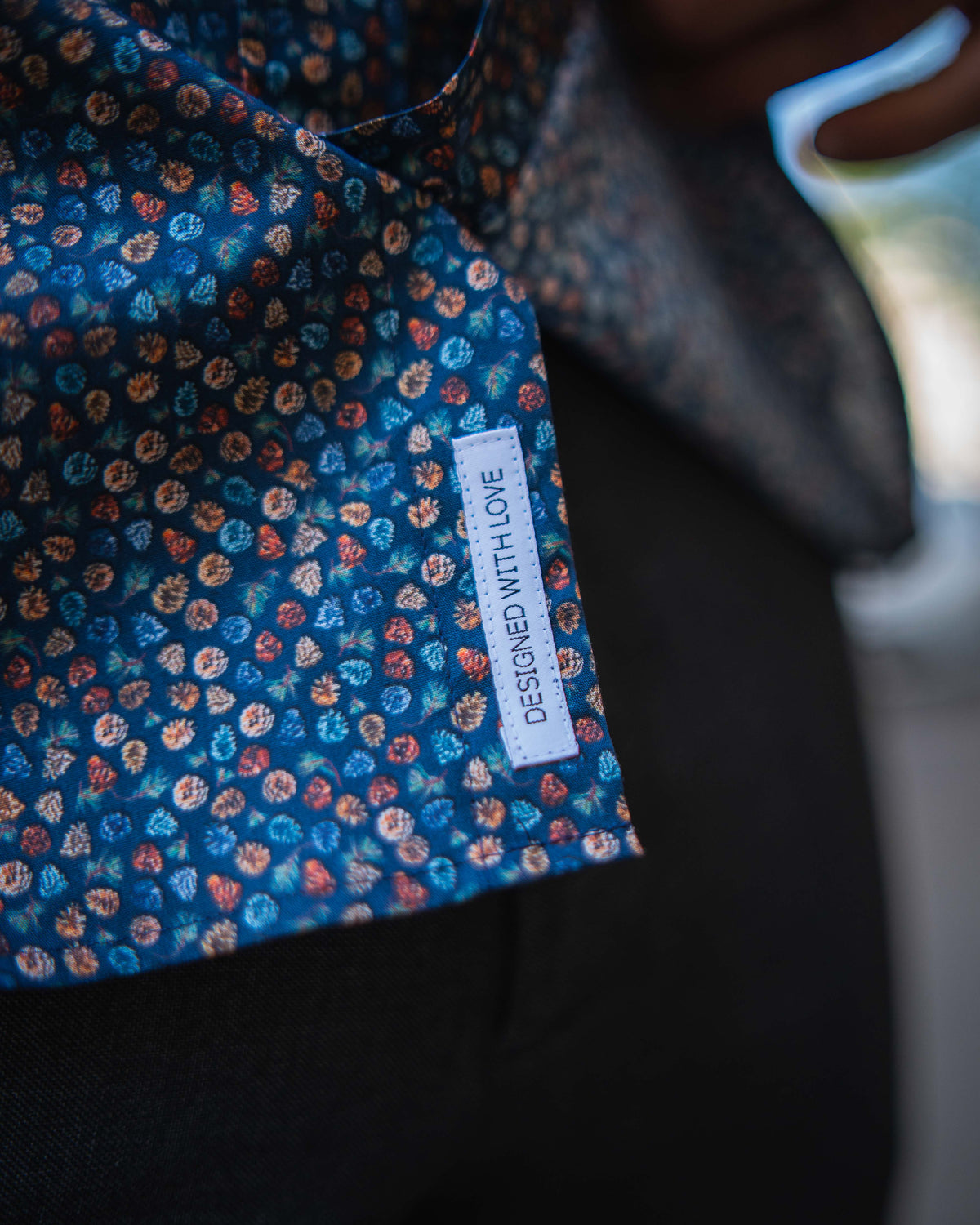 Freizeithemd mit Tannzapfen-Print in Blau (Art. 2736-C)