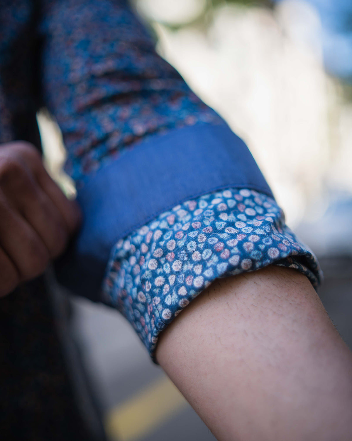 Freizeithemd mit Tannzapfen-Print in Blau (Art. 2736-C)