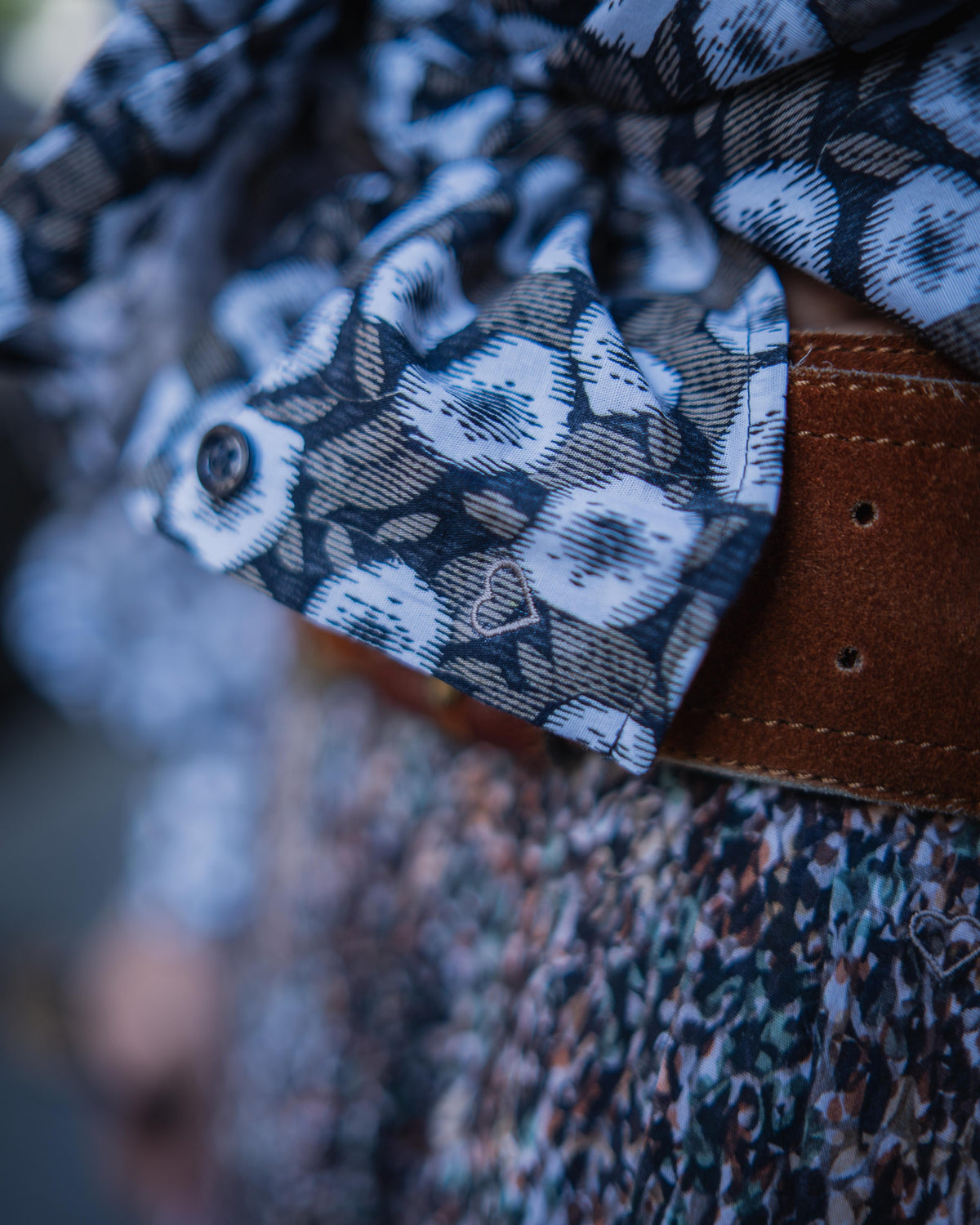 Modische Bluse AMÉLIE mit Fledermausärmeln und Printmuster in Khaki (Art. 2218D-A)