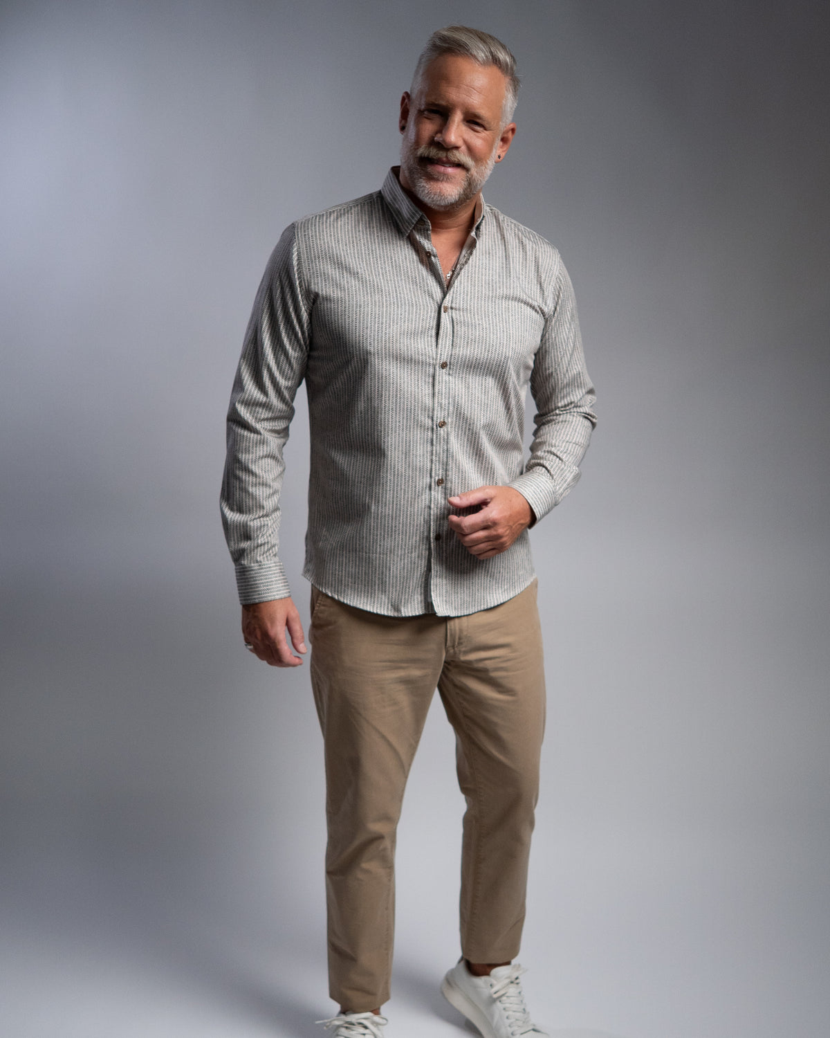 Freizeithemd mit Grafikprint in Braun (Art. 2516-C)