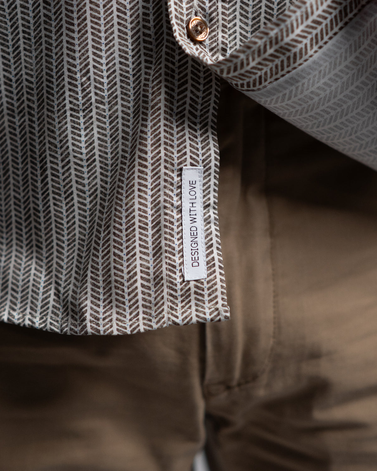 Freizeithemd mit Grafikprint in Braun (Art. 2516-C)