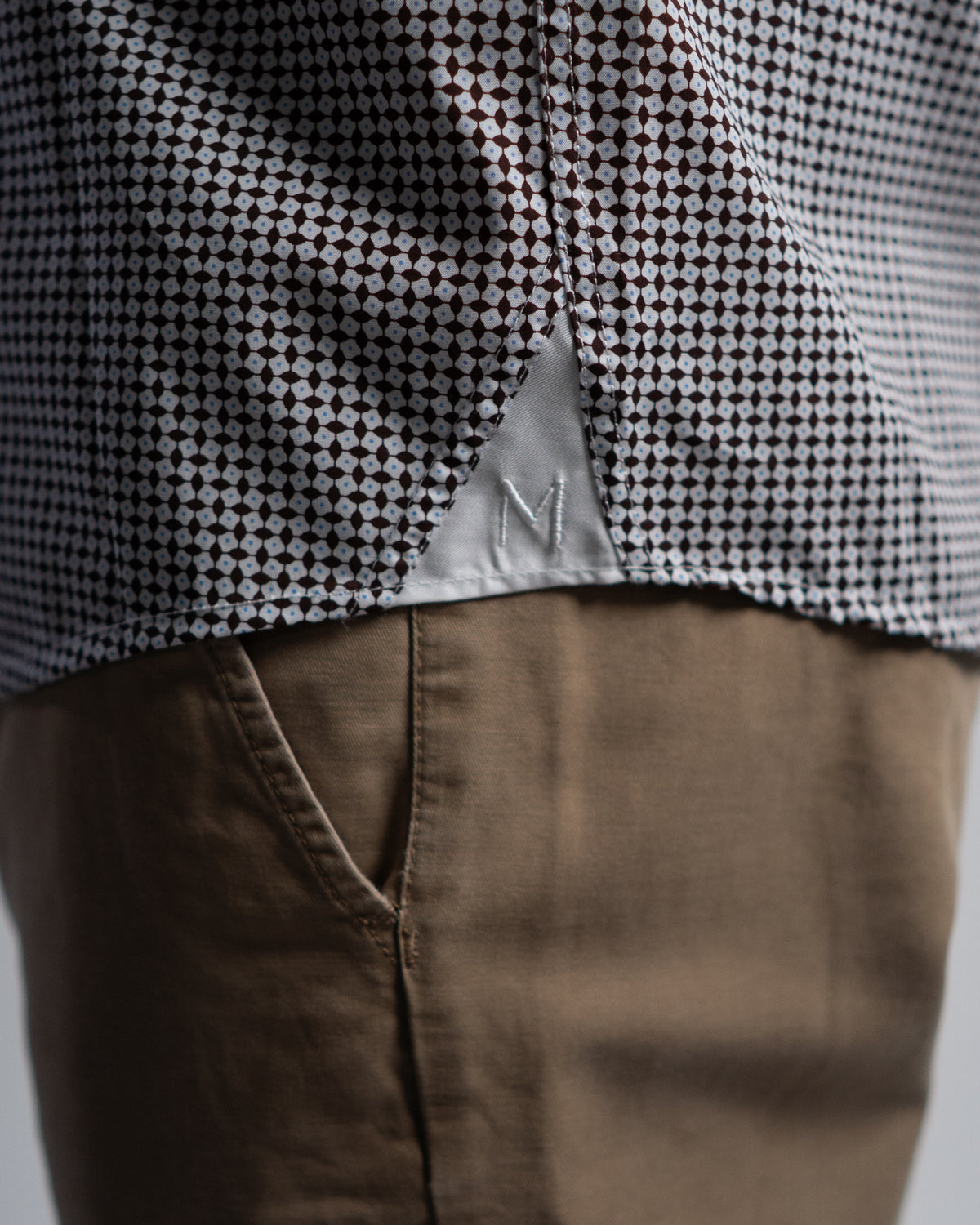 Casual shirt with minimal print brown (Art. 2419-C)