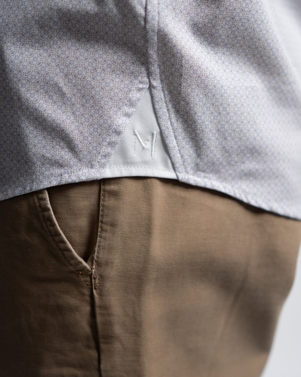 Freizeithemd mit Graphikmuster in Hellgrau (Art. 2240-C)