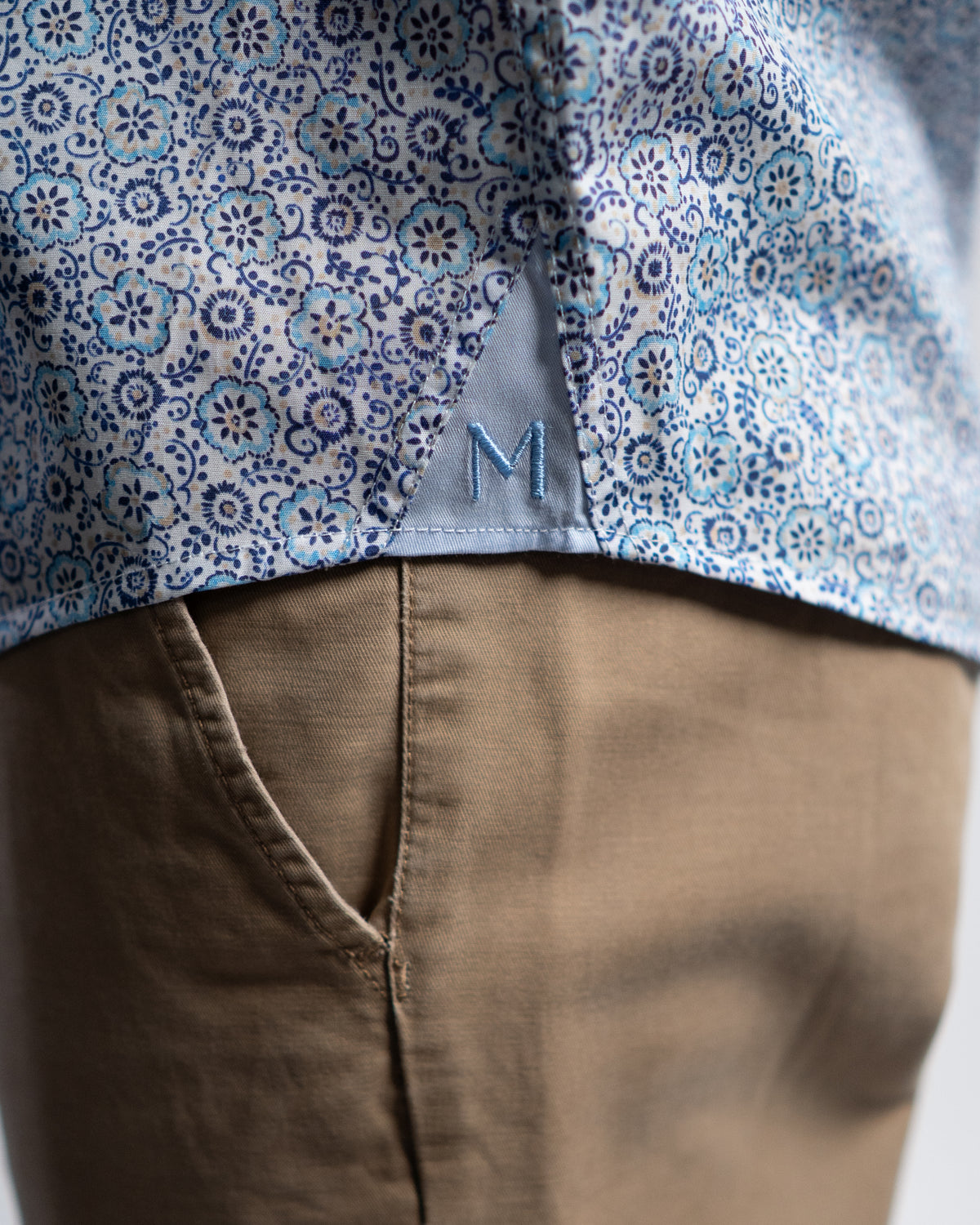 Freizeithemd mit Blumenprint in Blau (Art. 2502-C)