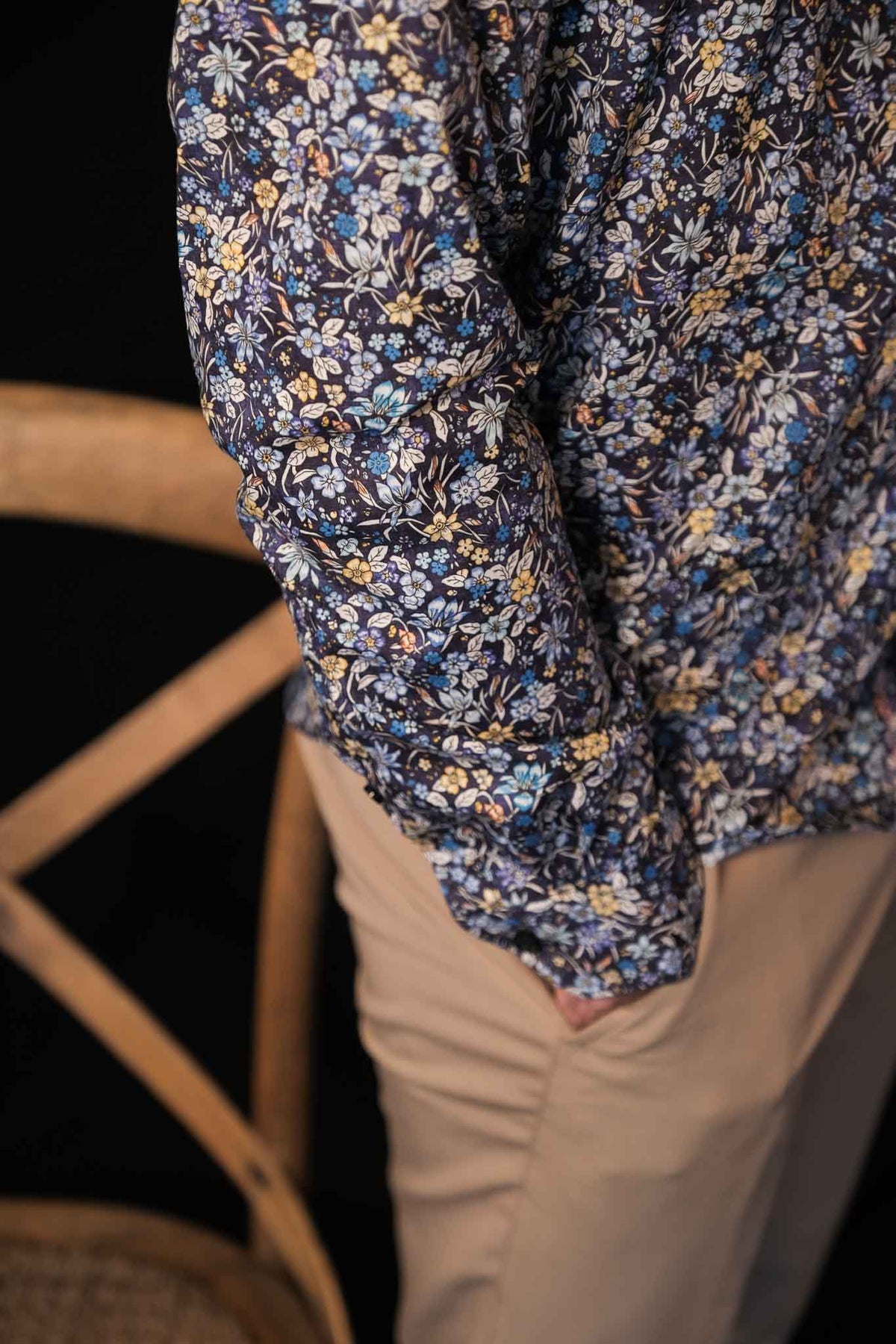 Casual shirt with floral pattern in navy (Art. 2211-C)