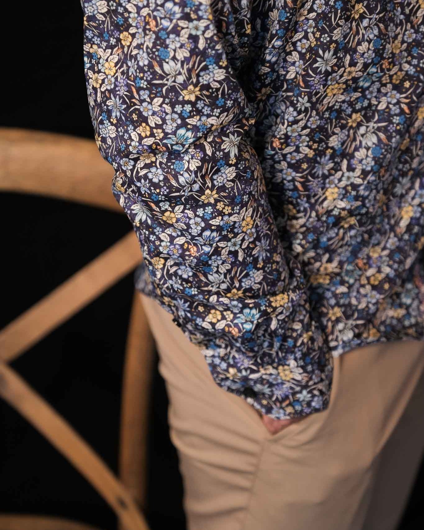 Freizeithemd mit Blumenmuster in Navy (Art. 2211-C)
