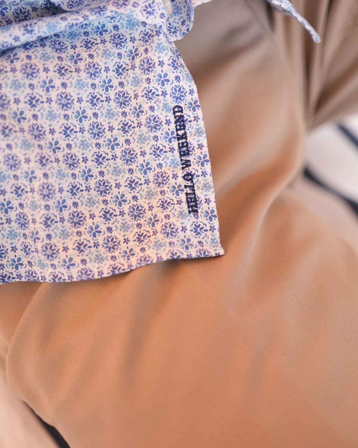 Freizeithemd mit Blumenmuster in Blau (Art. 2214-C)