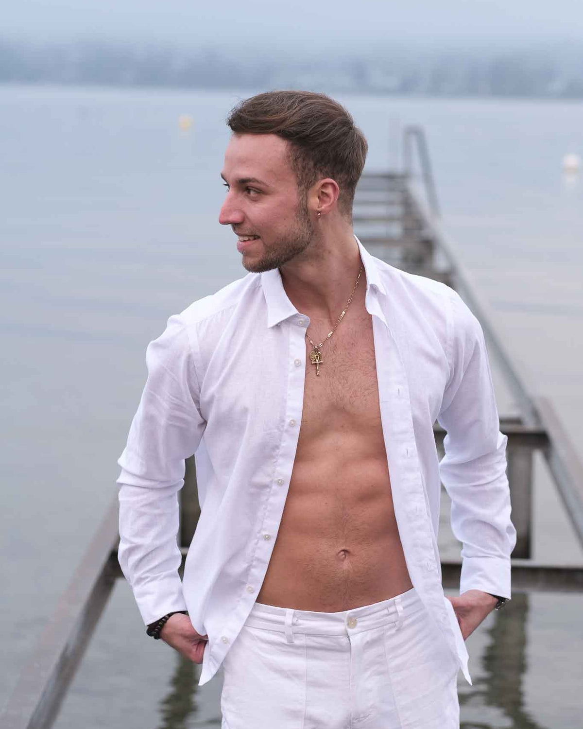 Chemise en lin à manches longues en blanc (art. 2267-C)