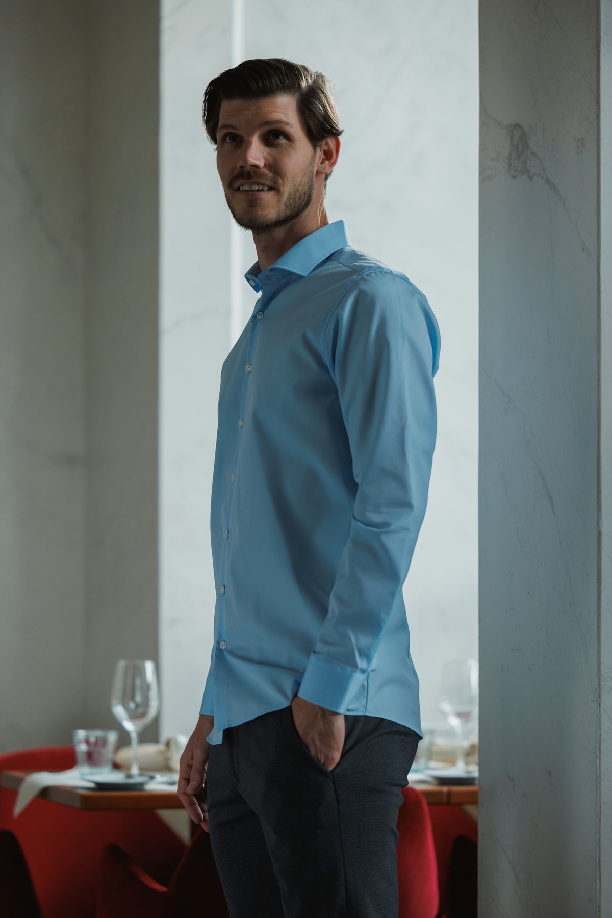 Non-iron shirt light blue modern fit (straight cut)