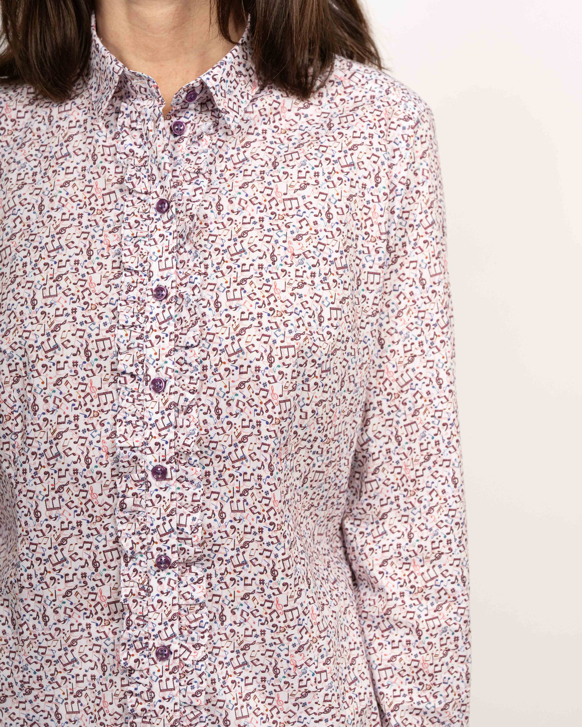 Stretch-Bluse SOPHIE mit Rüschen und Musikprint in Violett (Art. 2232D-S-R)