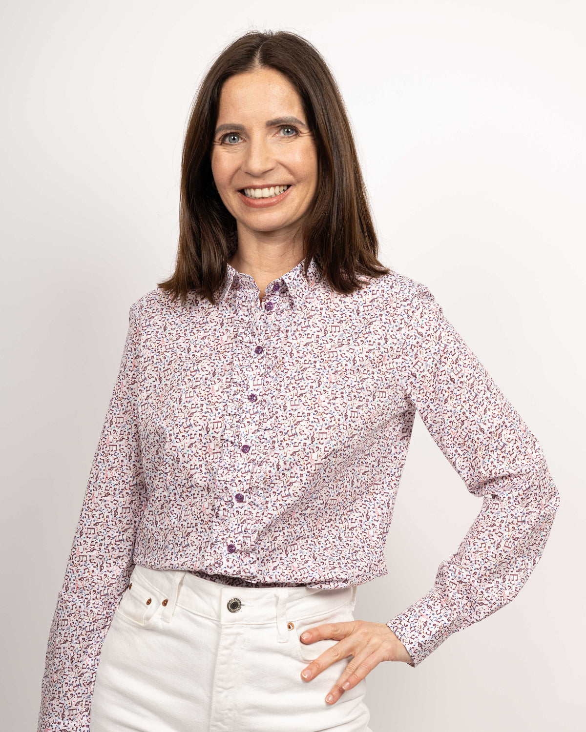 Stretch-Bluse SOPHIE mit Rüschen und Musikprint in Violett (Art. 2232D-S-R)