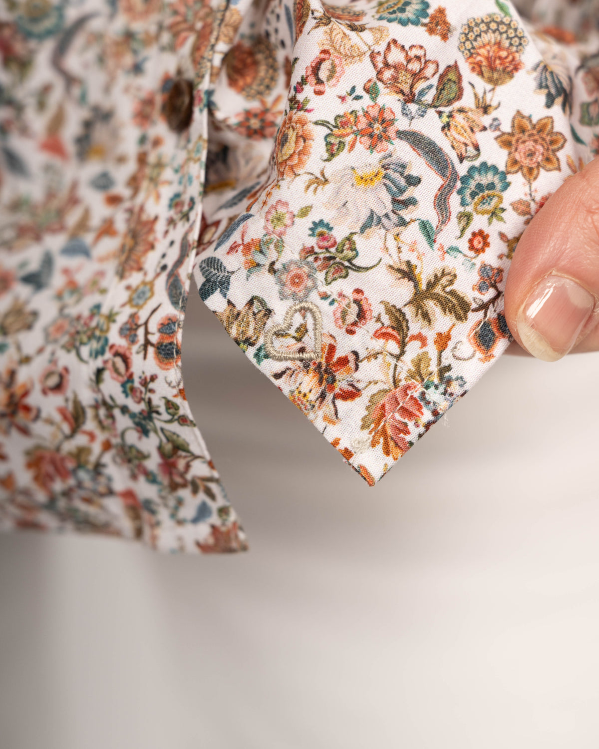 Stretch-Bluse SOPHIE mit Blumenprint in Off-White (Art. 2222D-S)