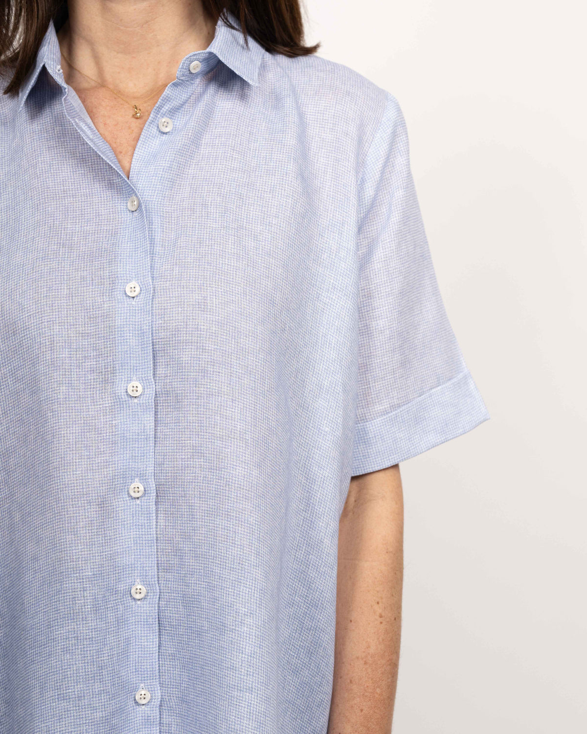 Oversized short-sleeved blouse MARIE in linen in light blue (2373D-M)