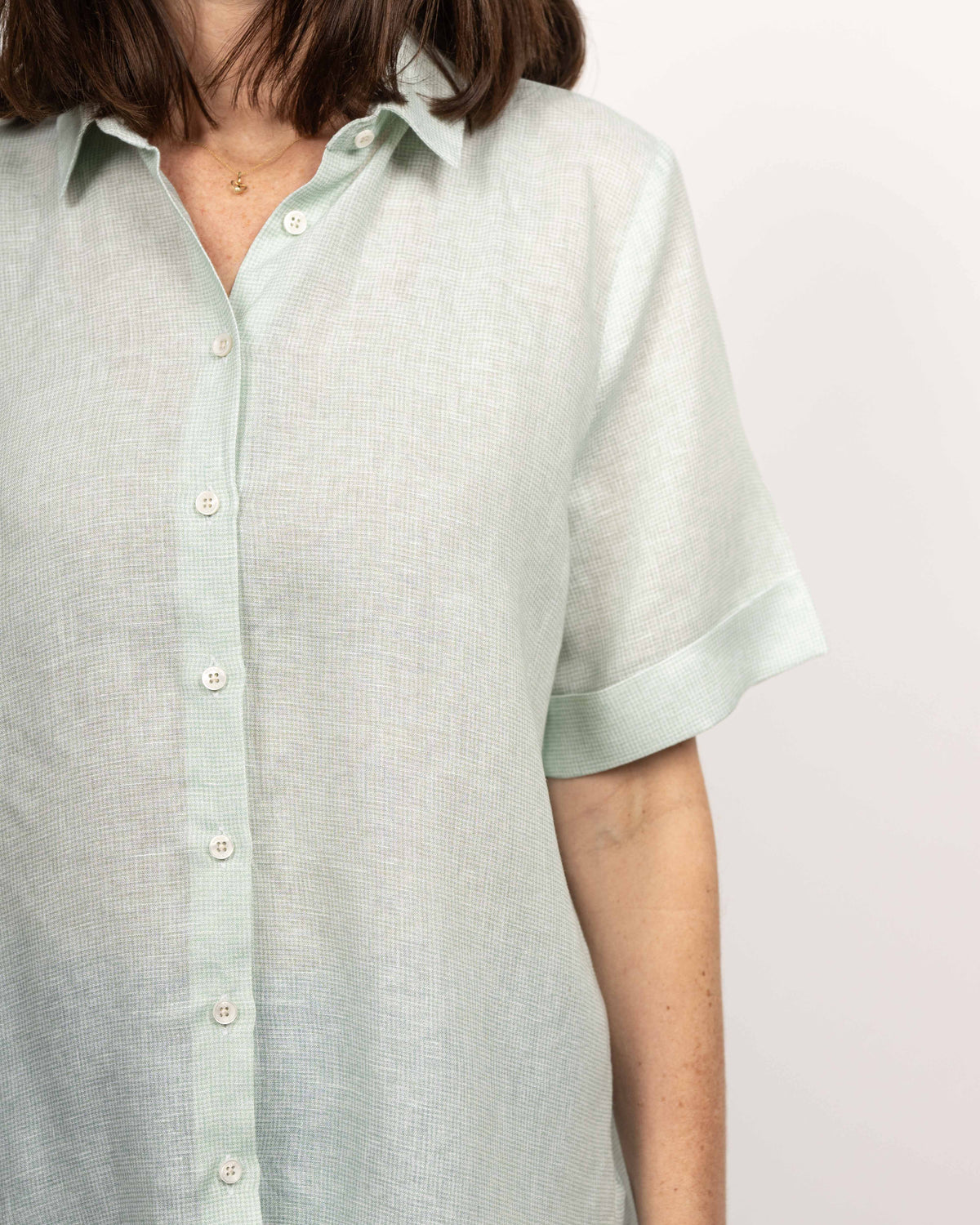 MARIE oversized short-sleeved blouse in linen in green (2372D-M)