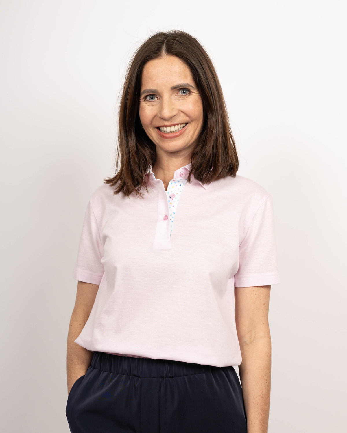 Poloshirt LOUISE in Rosa mit Kontrast in Kragen und bei Knopfleiste (2392D-L-KA)