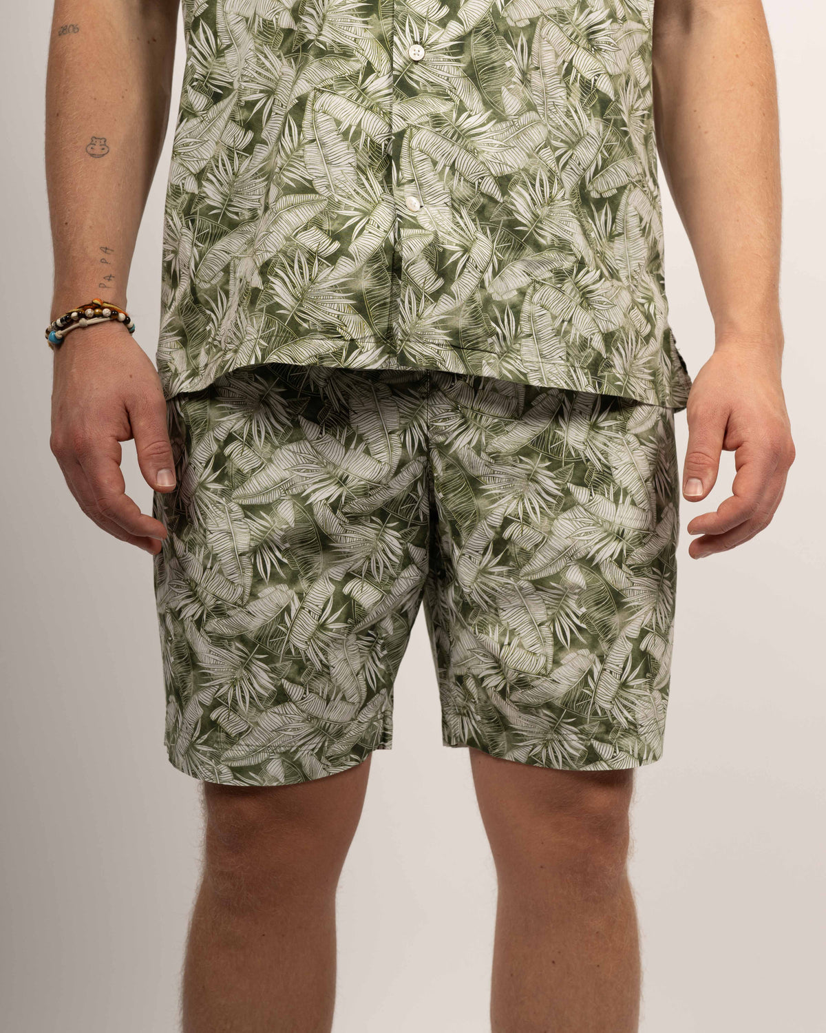 Short hawaïen avec imprimé en vert (art. 2623-SH)