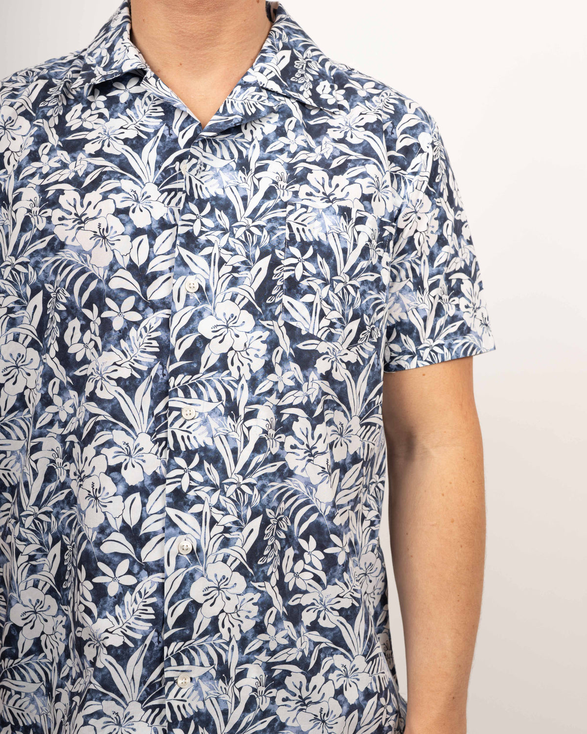 Hawaii-Hemd mit Blumenprint in Dunkelblau (Art. 2541-BS)