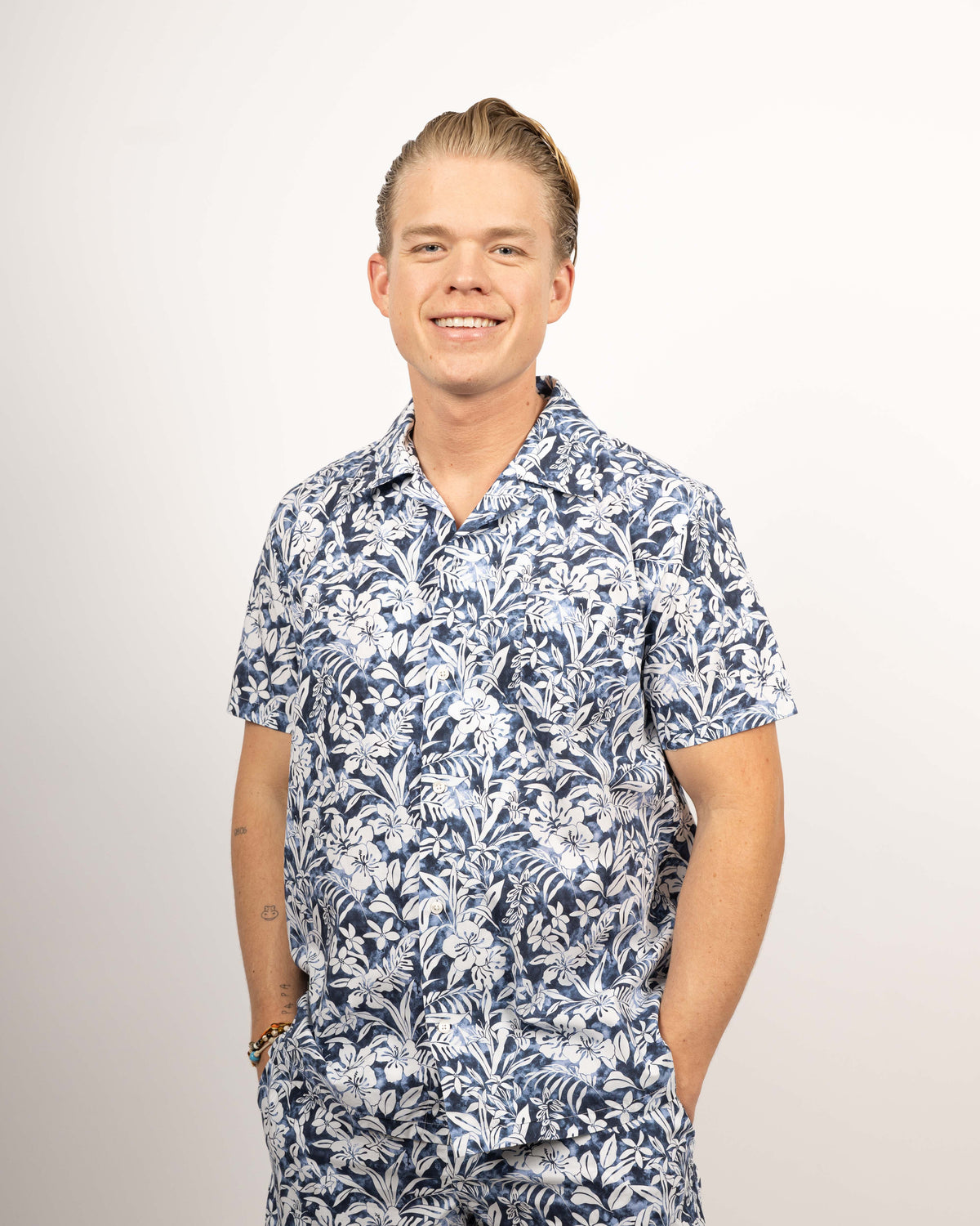 Hawaii-Hemd mit Blumenprint in Dunkelblau (Art. 2541-BS)