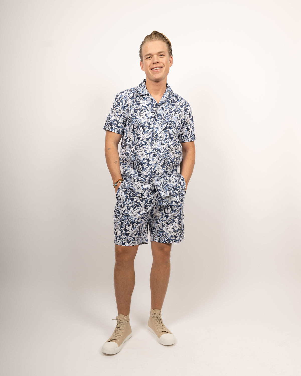 Hawaii-Hemd mit Blumenprint in Dunkelblau (Art. 2541-BS)