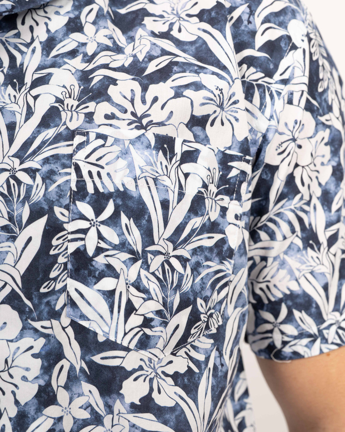 Hawaii-Hemd mit Blumenprint in Dunkelblau (Art. 2541-BS)