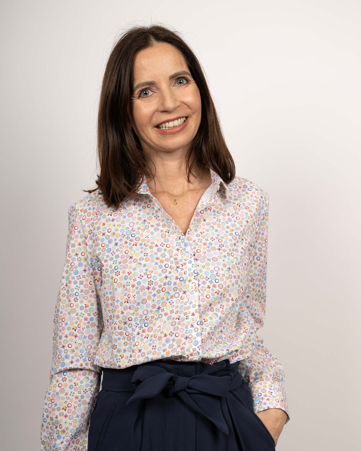 Stretch-Bluse SOPHIE mit farbigem Printmuster (2302D-S)