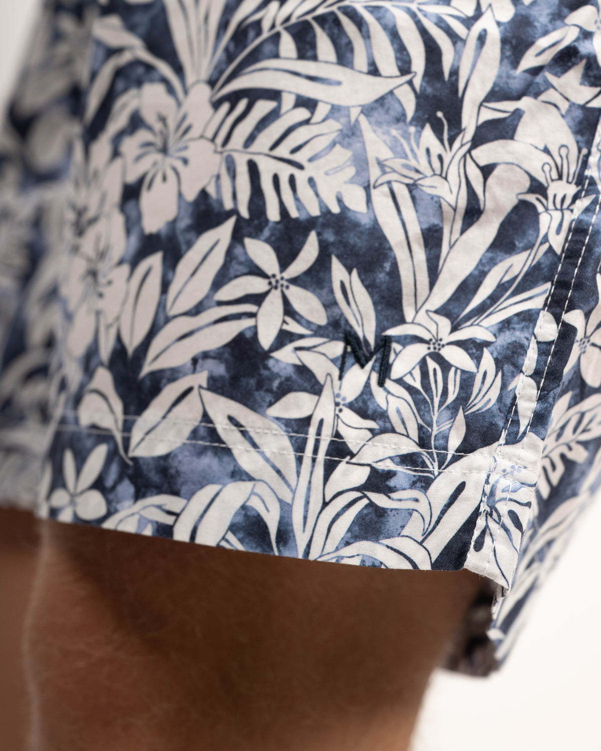 Hawaii-Shorts mit Blumenprint in Dunkelblau (Art. 2621-SH)